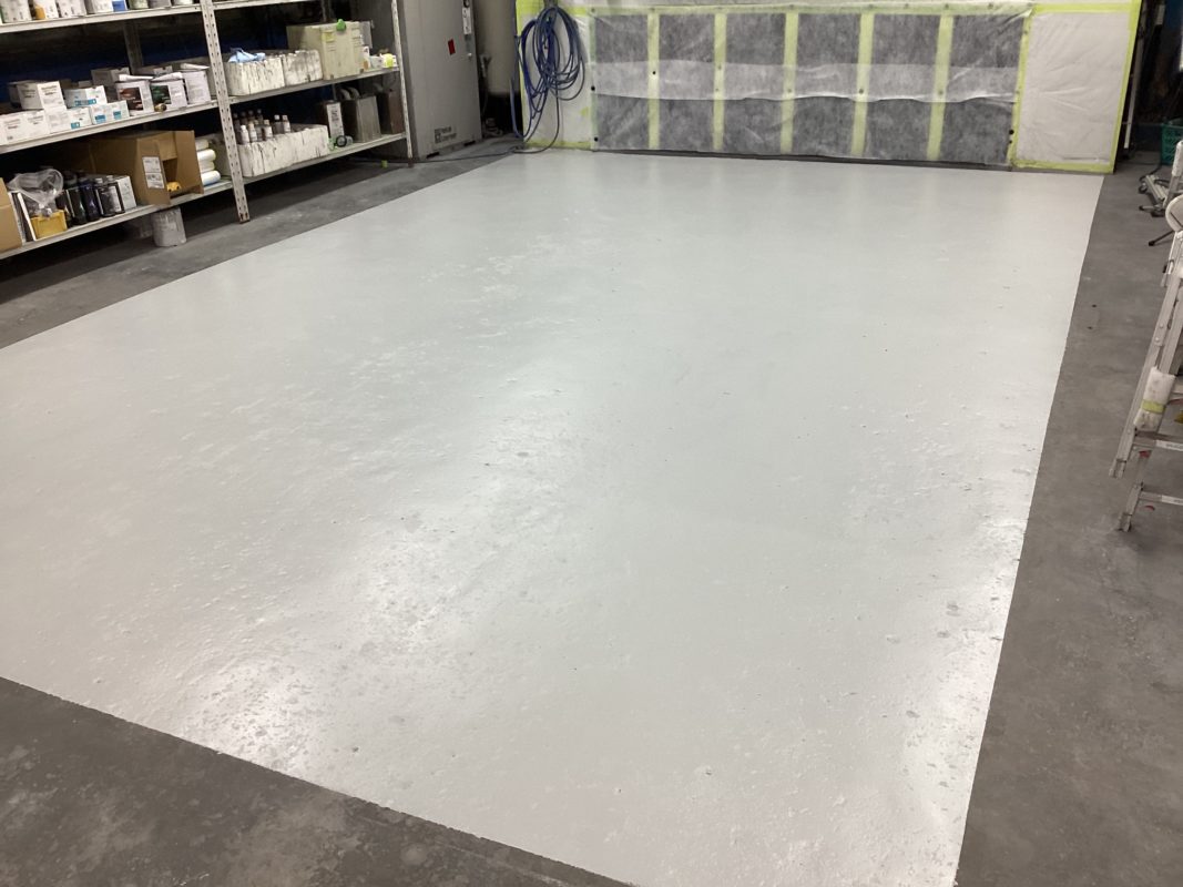 塗装ブースを一掃しました